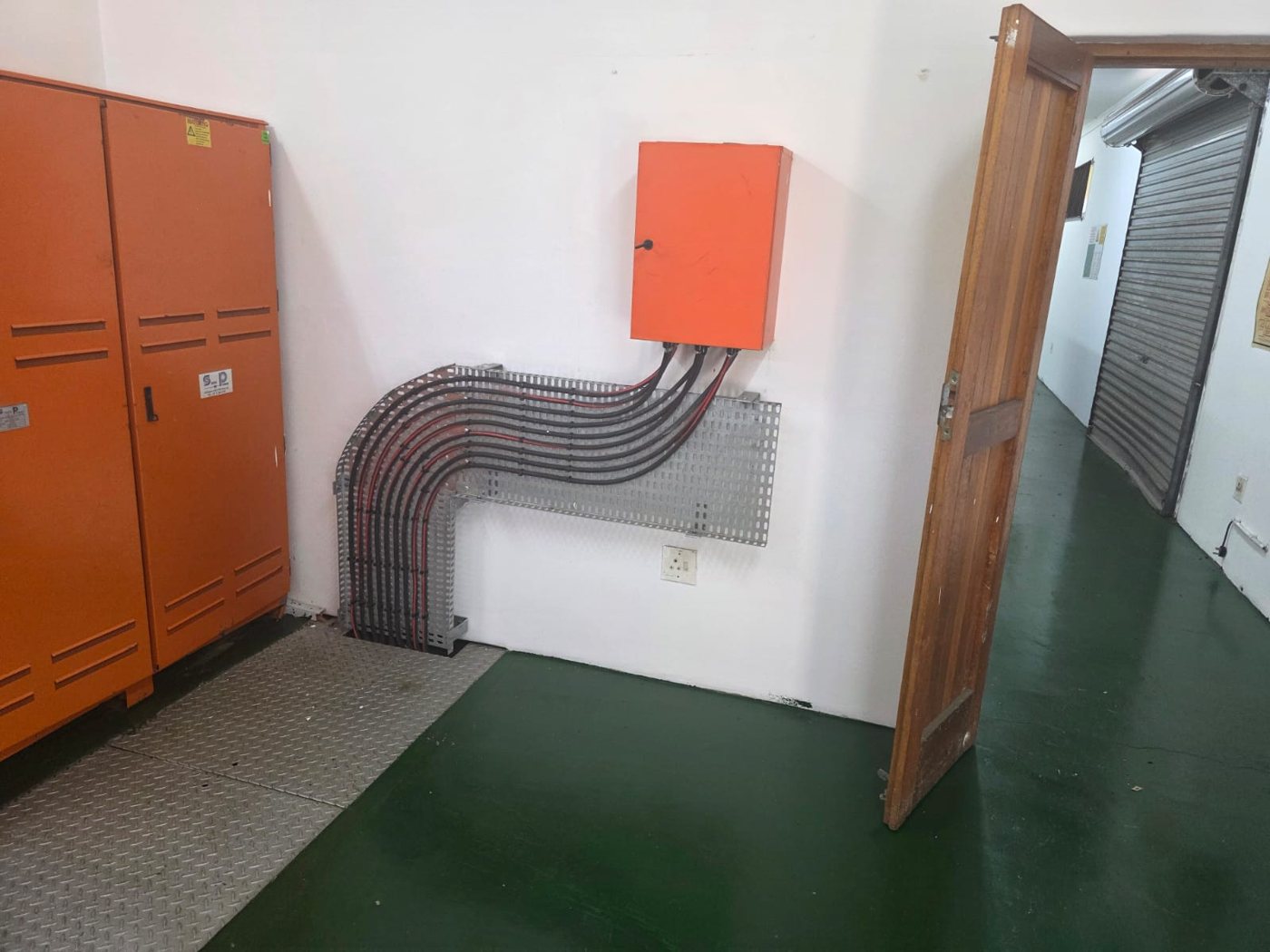 Cable termination area after retrofit